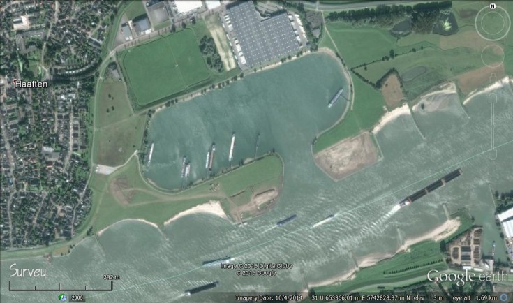 ingang naar de haven nabij Haaften
